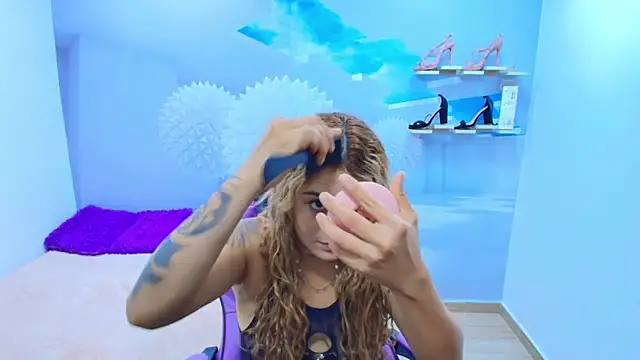 Snapshot of ESMERALDA-BLUE chatting on 18, 9, 2025 ESMERALDA-BLUE online show from 18, 9, 2025