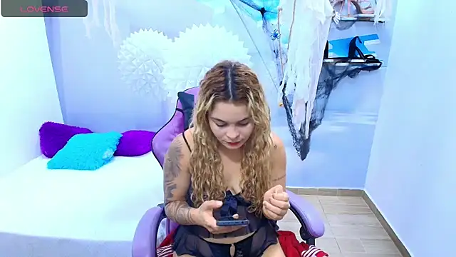 Snapshot of ESMERALDA-BLUE chatting on 16, 10, 2025 ESMERALDA-BLUE online show from 16, 10, 2025
