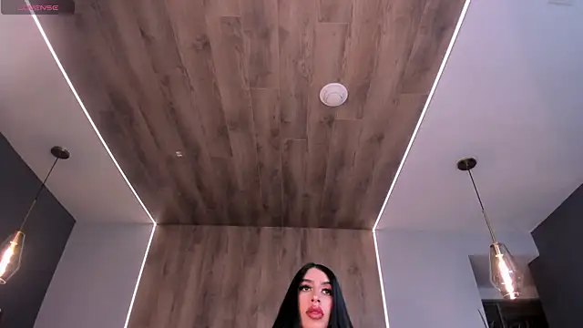 LeahLombardi  online show from 8, 10, 2025