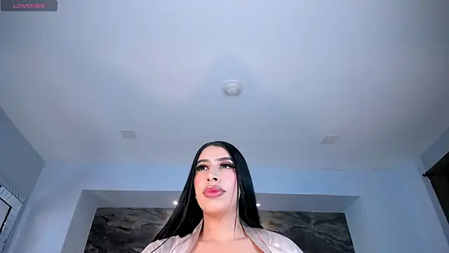 LeahLombardi  online show from 16, 12, 2025