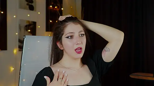 Mary Miiller online show from 2, 12, 2025