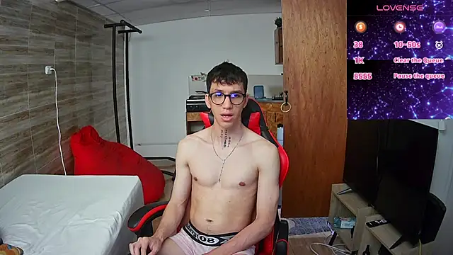 Snapshot of angelicious_ chatting on 29, 10, 2025 angelicious online show from 29, 10, 2025