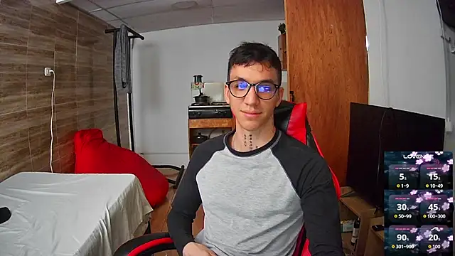 Snapshot of angelicious_ chatting on 13, 11, 2025 angelicious online show from 13, 11, 2025