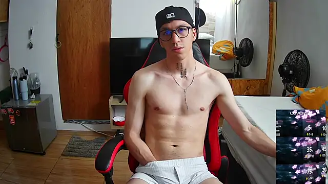 Snapshot of angelicious_ chatting on 22, 11, 2025 angelicious online show from 22, 11, 2025