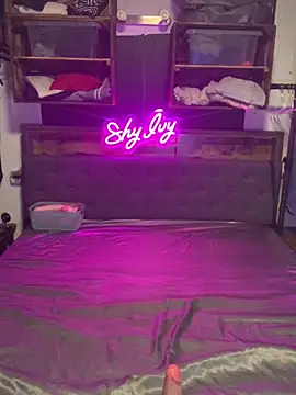 Shy Ivy online show from 15, 9, 2025