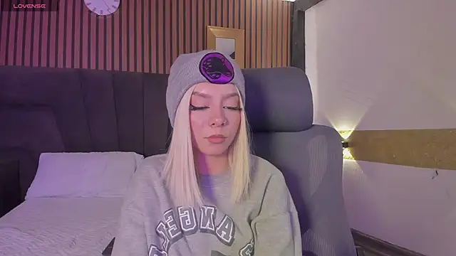 Snapshot of CleoWhite chatting on 26, 9, 2025 CleoWhite online show from 26, 9, 2025