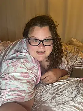 Snapshot of Fatpussybigass chatting on 8, 7, 2026 Fatpussybigass online show from 8, 7, 2026