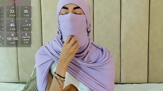 Snapshot of _Zahiira_ chatting on 18, 10, 2025 Zahiira online show from 18, 10, 2025