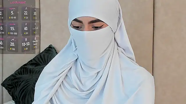 Snapshot of _Zahiira_ chatting on 18, 11, 2025 Zahiira online show from 18, 11, 2025