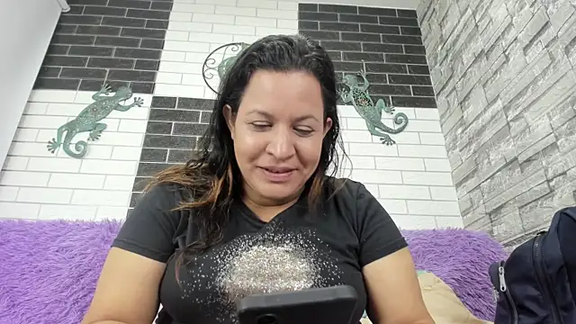 Snapshot of Sandra_Milf_love chatting on 18, 9, 2025 Sandra Milf love online show from 18, 9, 2025