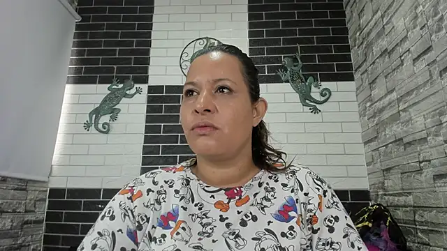 Snapshot of Sandra_Milf_love chatting on 16, 10, 2025 Sandra Milf love online show from 16, 10, 2025