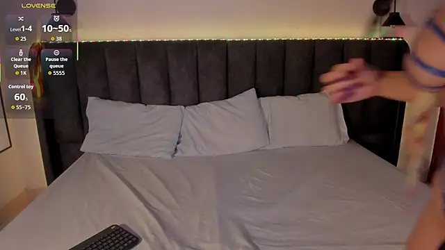 Sophie Smith19  online show from 24, 2, 2026