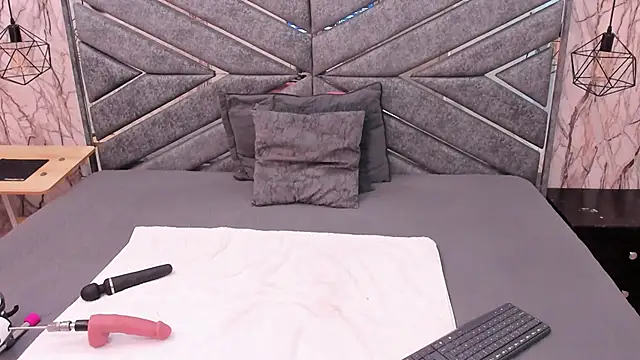 SASHA BROWNIE   online show from 6, 3, 2026