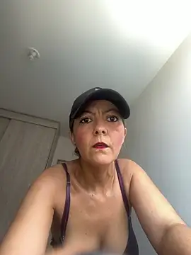 Snapshot of Tinymilf_ chatting on 17, 6, 2026 Tinymilf online show from 17, 6, 2026