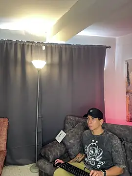 Snapshot of j_deex chatting on 13, 10, 2025 j deex online show from 13, 10, 2025