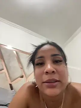Snapshot of MarianaaSantos chatting on 15, 5, 2026 MarianaaSantos online show from 15, 5, 2026