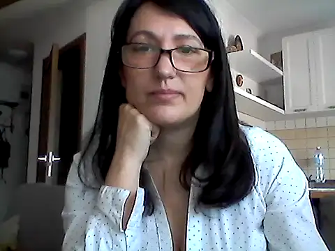 Elena48324 online show from 12, 4, 2026