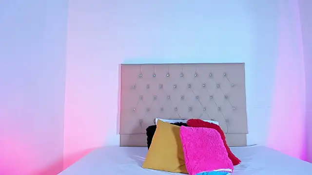 Zafiro  Brown online show from 2, 11, 2025