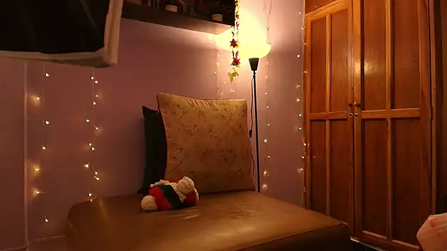 Dafne Mel online show from 24, 11, 2025