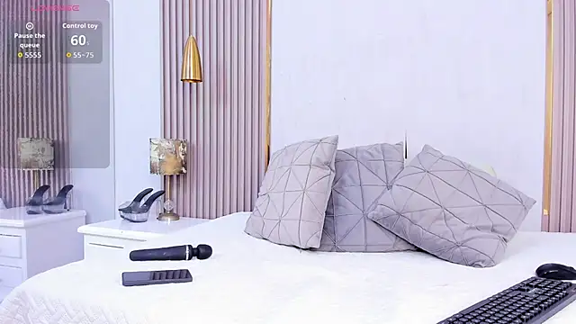 Skylar Smith  online show from 16, 10, 2025