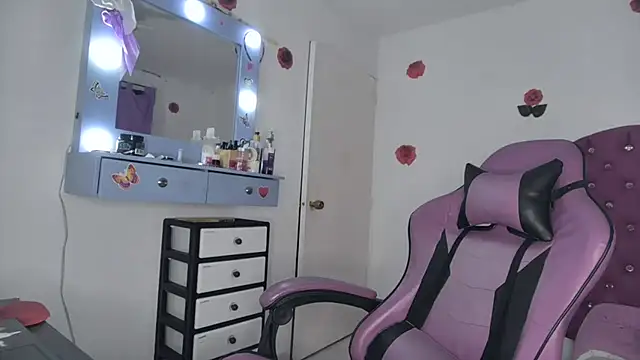 Snapshot of soffy_rosses chatting on 14, 4, 2026 soffy rosses online show from 14, 4, 2026