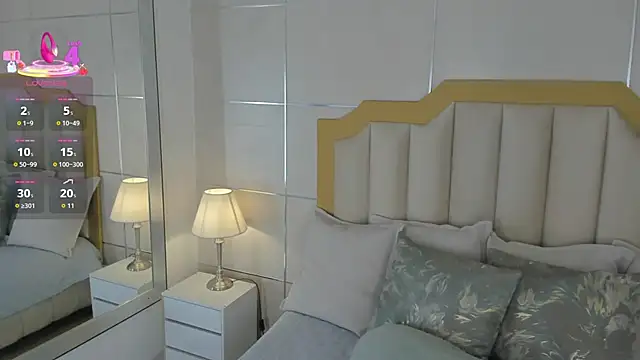 Snapshot of MaddieParker chatting on 8, 10, 2025 MaddieParker online show from 8, 10, 2025