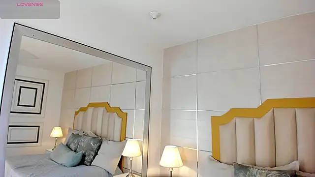 Snapshot of MaddieParker chatting on 21, 10, 2025 MaddieParker online show from 21, 10, 2025