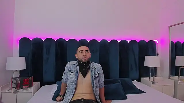 Snapshot of Lushian_ chatting on 8, 9, 2025 Lushian online show from 8, 9, 2025