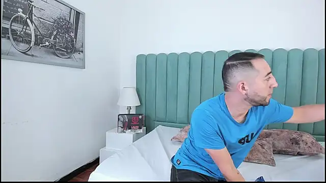 Snapshot of Lushian_ chatting on 4, 10, 2025 Lushian online show from 4, 10, 2025