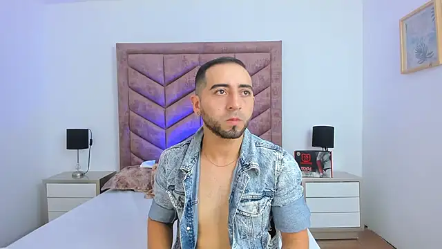 Snapshot of Lushian_ chatting on 4, 11, 2025 Lushian online show from 4, 11, 2025