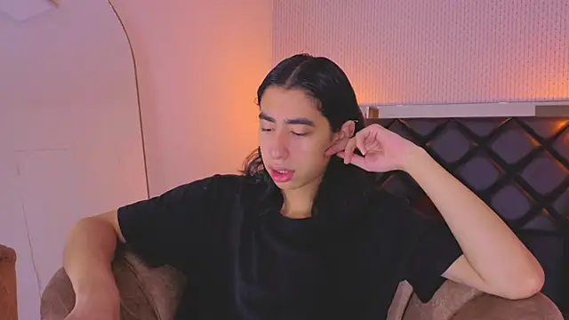 Snapshot of ryo_light chatting on 18, 6, 2026 ryo light online show from 18, 6, 2026