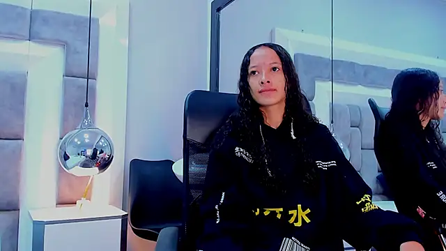 Snapshot of JuliettaBleer chatting on 28, 9, 2025 JuliettaBleer online show from 28, 9, 2025