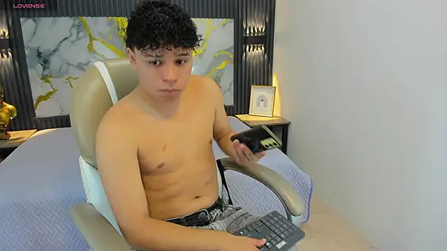 BenjaminBottonn online show from 22, 9, 2025