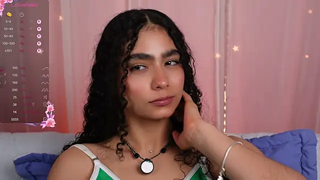 Snapshot of Victoria_Curly chatting on 29, 9, 2025 Victoria Curly online show from 29, 9, 2025
