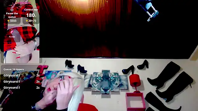 blondehot5v online show from 2, 10, 2025