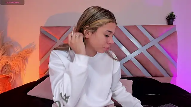 Rachell criss online show from 28, 5, 2026
