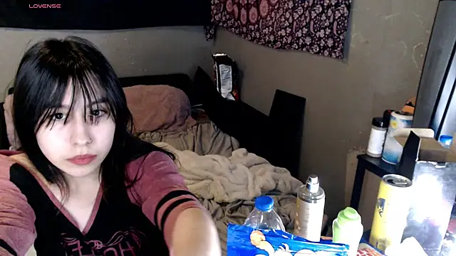 London Ray online show from 4, 12, 2025