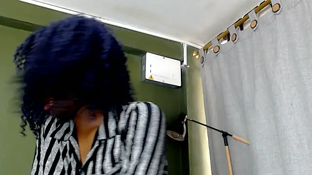 Snapshot of Evaa_18 chatting on 16, 9, 2025 Evaa 18 online show from 16, 9, 2025