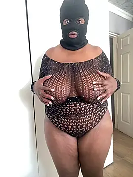 curvywithbigtitties online show from 29, 7, 2026