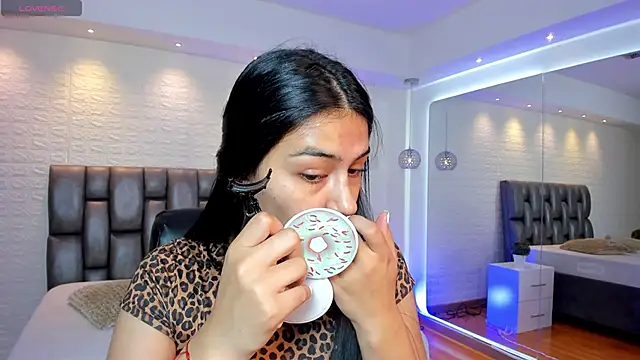 AidaJones online show from 25, 5, 2026