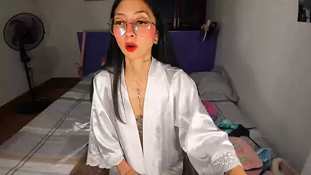 Snapshot of Anais_lux chatting on 16, 5, 2026 Anais lux online show from 16, 5, 2026