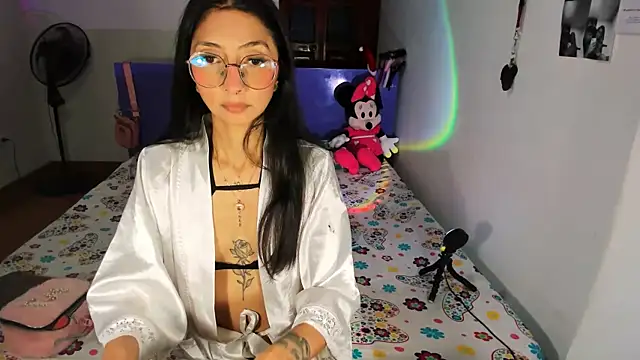 Snapshot of Anais_lux chatting on 8, 6, 2026 Anais lux online show from 8, 6, 2026