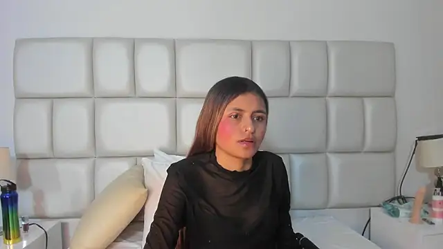 sunnyWhitee online show from 6, 4, 2026