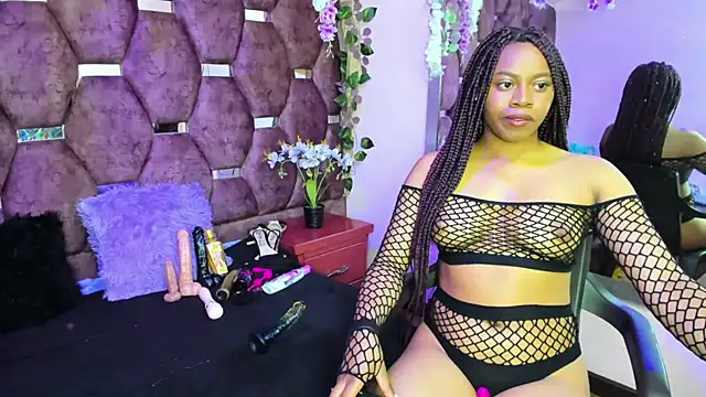 Snapshot of Thiana_Taylor chatting on 22, 9, 2025 Thiana Taylor online show from 22, 9, 2025