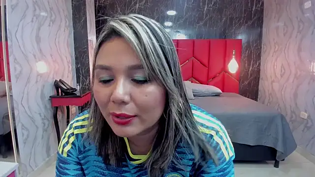 Snapshot of LatinaHoleQueen chatting on 17, 6, 2026 LatinaHoleQueen online show from 17, 6, 2026