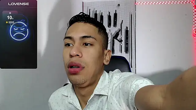 Snapshot of dylan_apol0 chatting on 28, 9, 2025 dylan apol0 online show from 28, 9, 2025