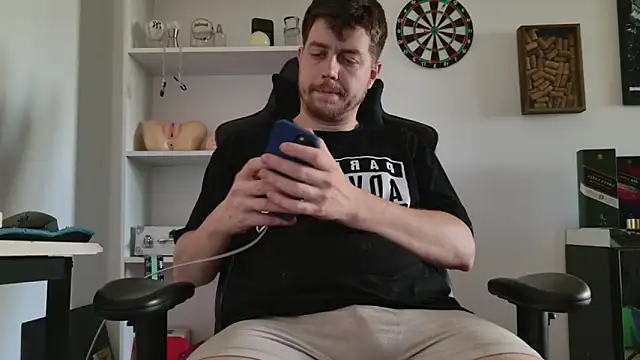 Snapshot of aaron_nvk chatting on 4, 2, 2026 aaron nvk online show from 4, 2, 2026