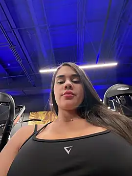 BellaLeclair online show from 17, 4, 2026