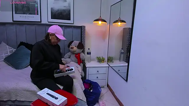 Snapshot of Clhoe_Johnson chatting on 8, 11, 2025 Clhoe Johnson online show from 8, 11, 2025