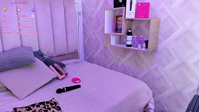 Snapshot of Clhoe_Johnson chatting on 15, 11, 2025 Clhoe Johnson online show from 15, 11, 2025